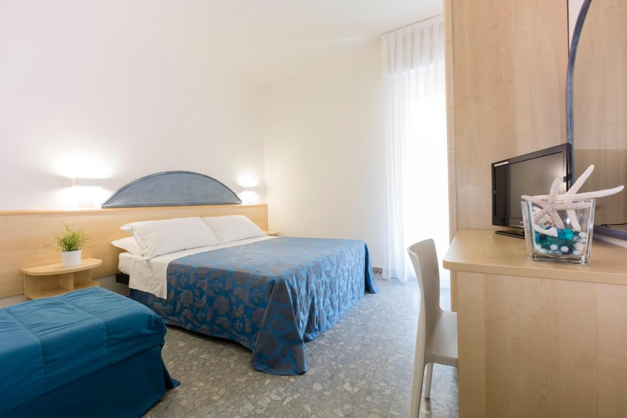 Hotel Constellation Ріміні Екстер'єр фото