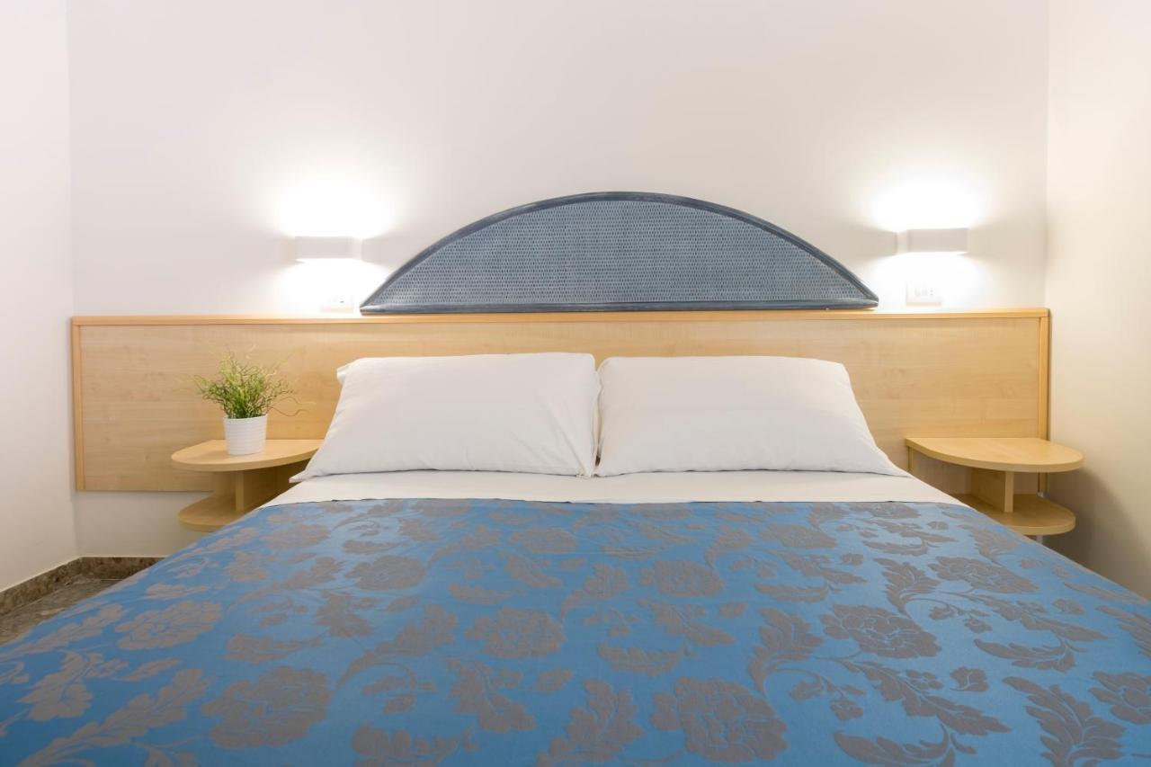Hotel Constellation Ріміні Екстер'єр фото