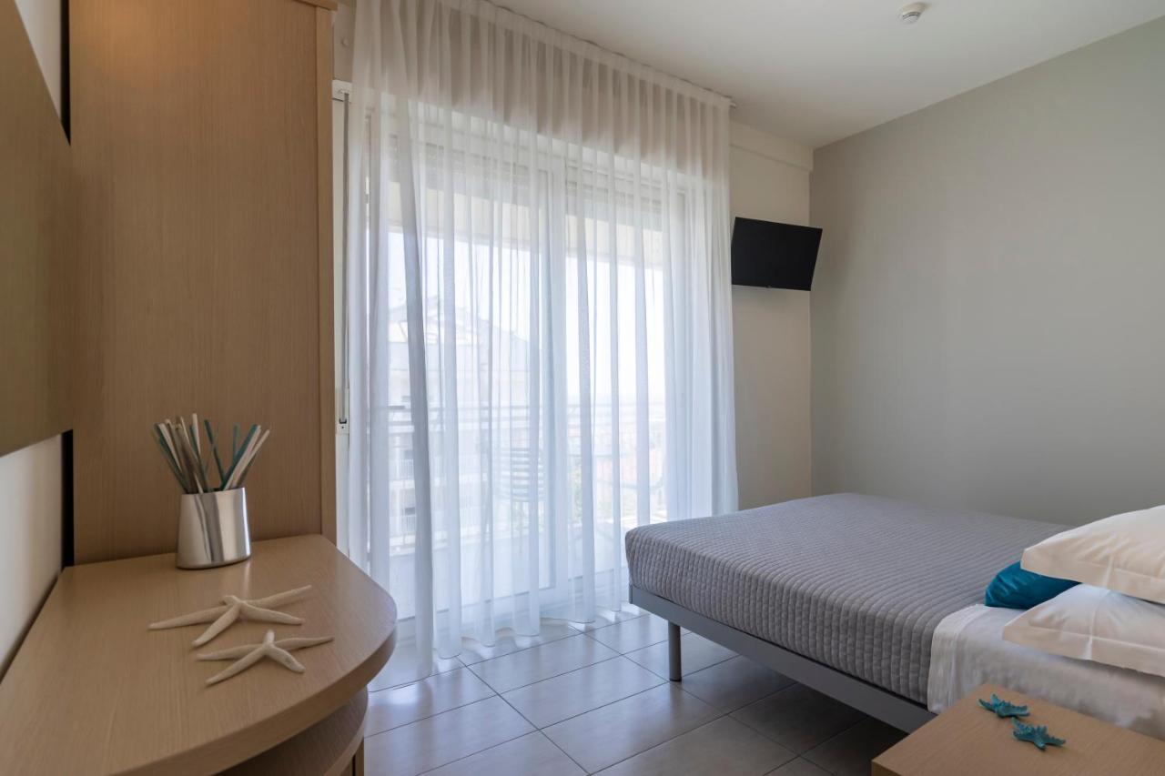 Hotel Constellation Ріміні Екстер'єр фото