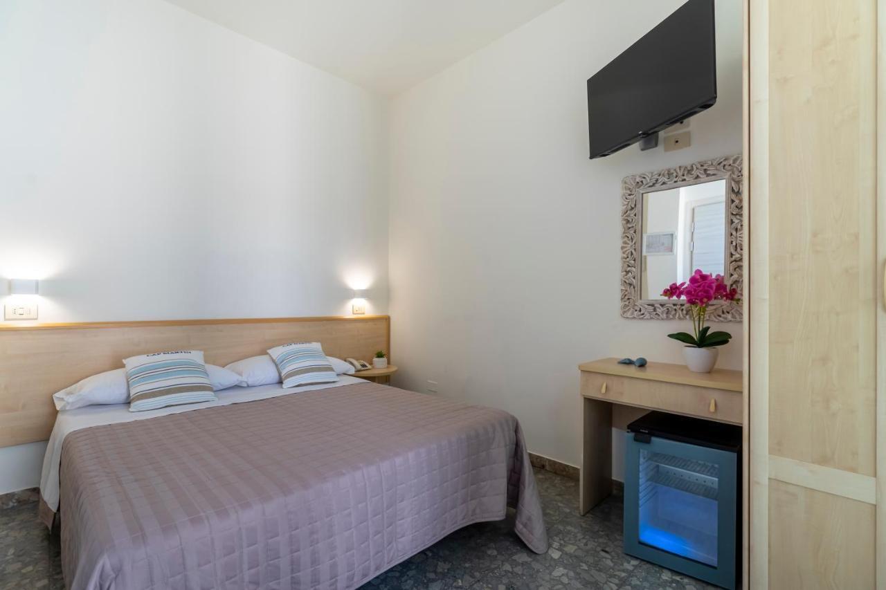 Hotel Constellation Ріміні Екстер'єр фото