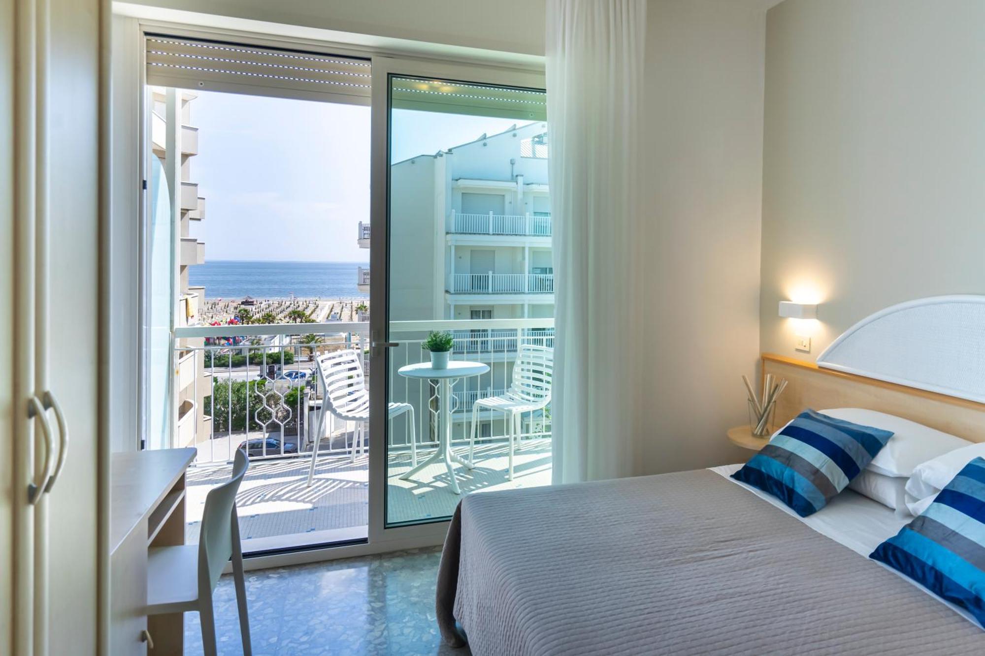 Hotel Constellation Ріміні Екстер'єр фото