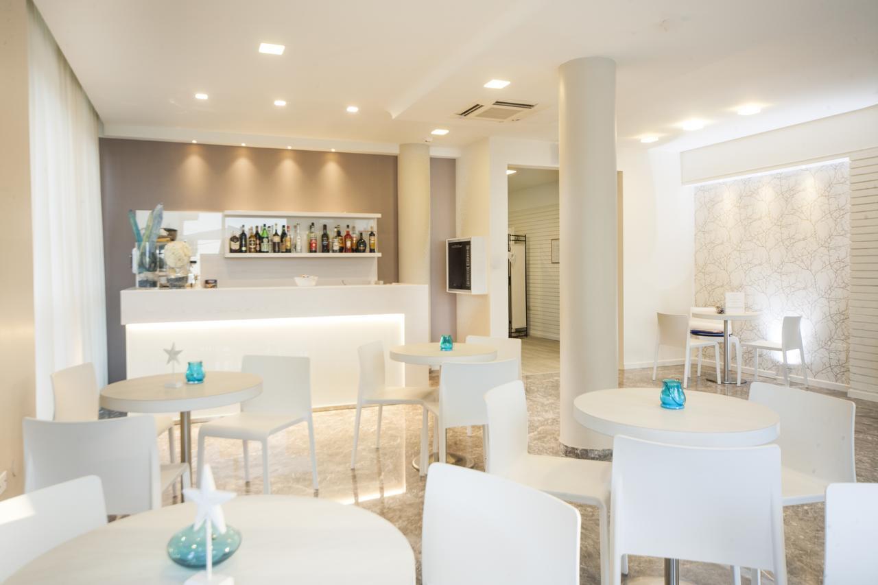 Hotel Constellation Ріміні Екстер'єр фото
