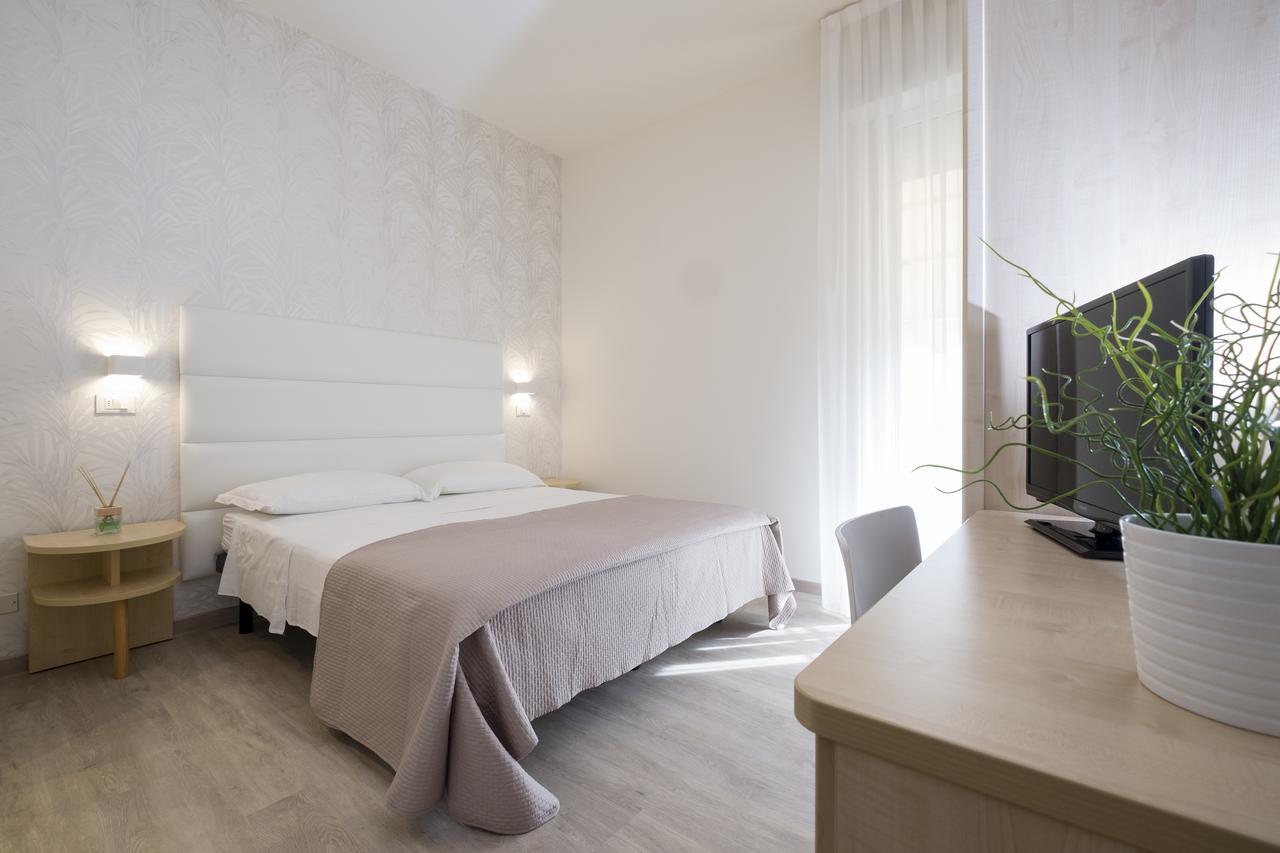 Hotel Constellation Ріміні Екстер'єр фото